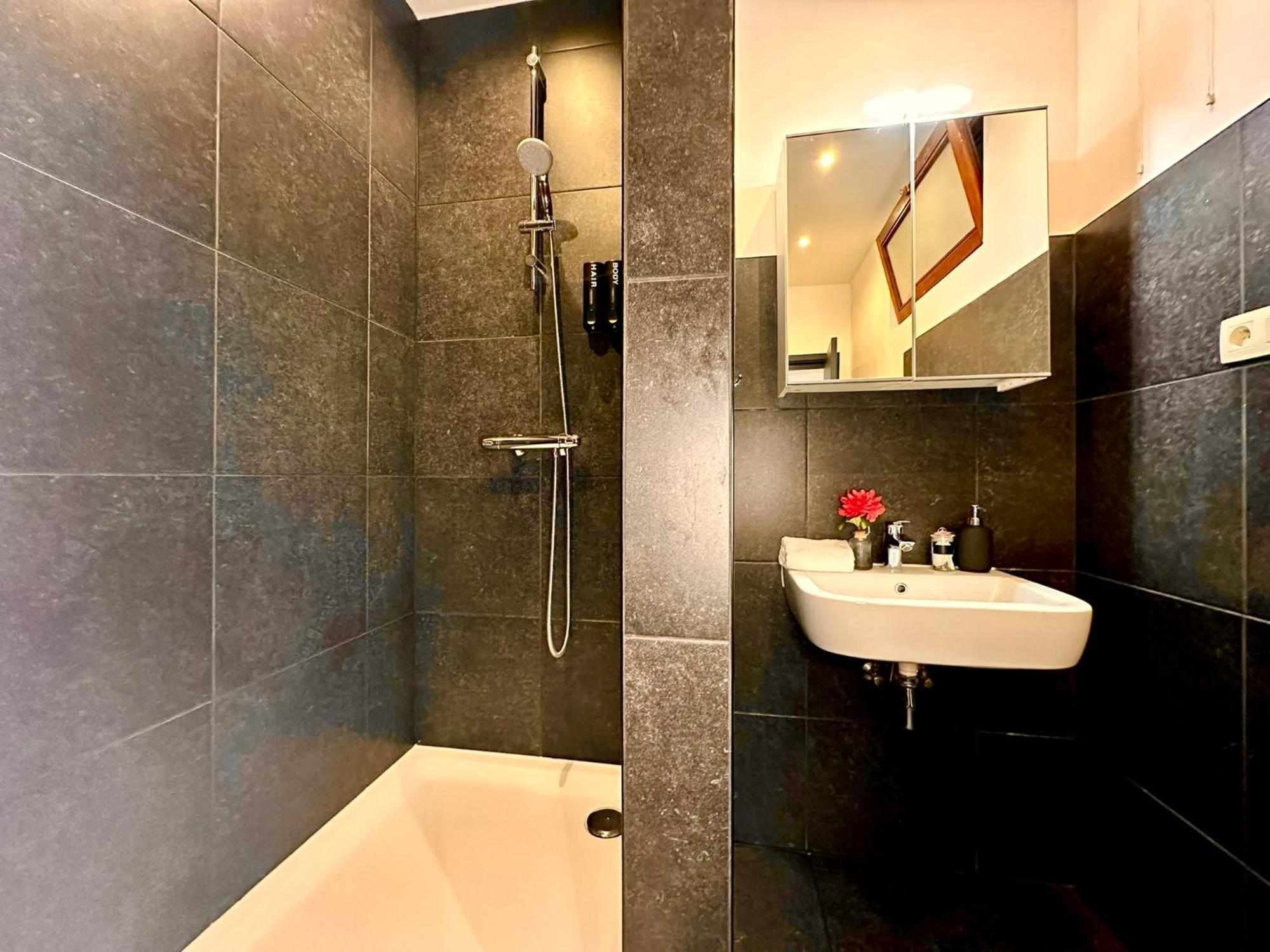 Luxury Suites Centrum By Rikas Hotels Amberes Exterior foto