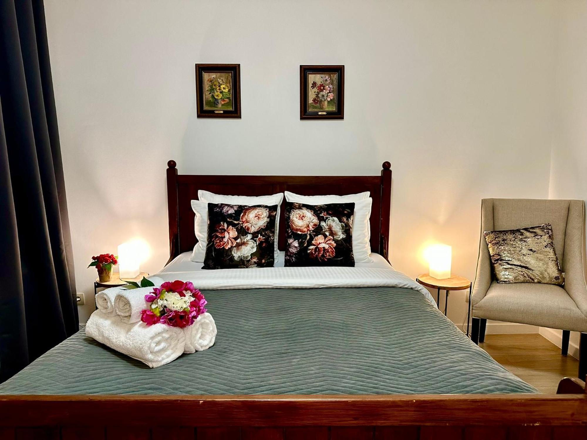 Luxury Suites Centrum By Rikas Hotels Amberes Exterior foto
