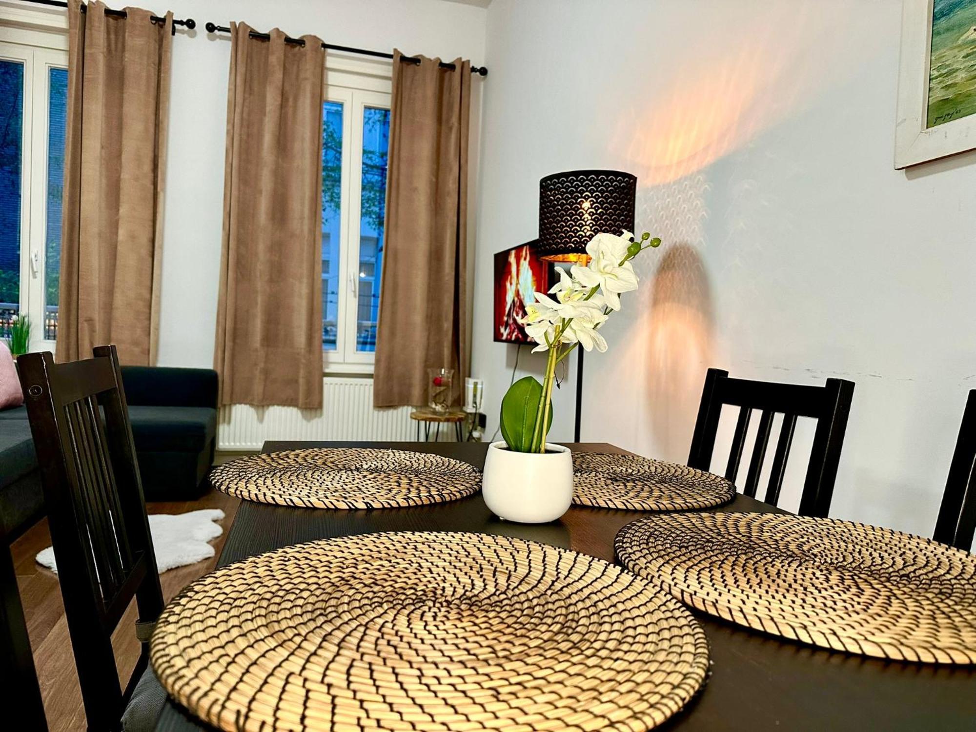 Luxury Suites Centrum By Rikas Hotels Amberes Exterior foto