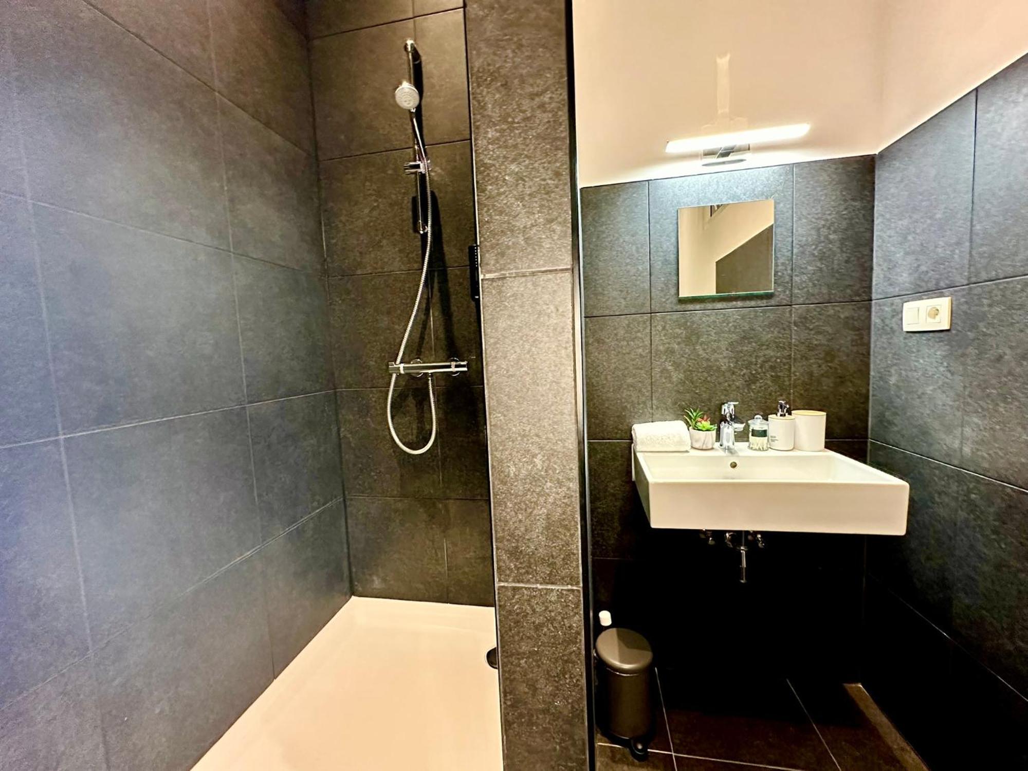 Luxury Suites Centrum By Rikas Hotels Amberes Exterior foto